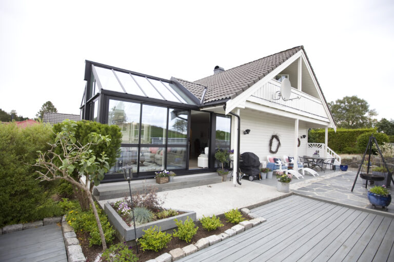 Hagestue i plast, tre eller aluminium?